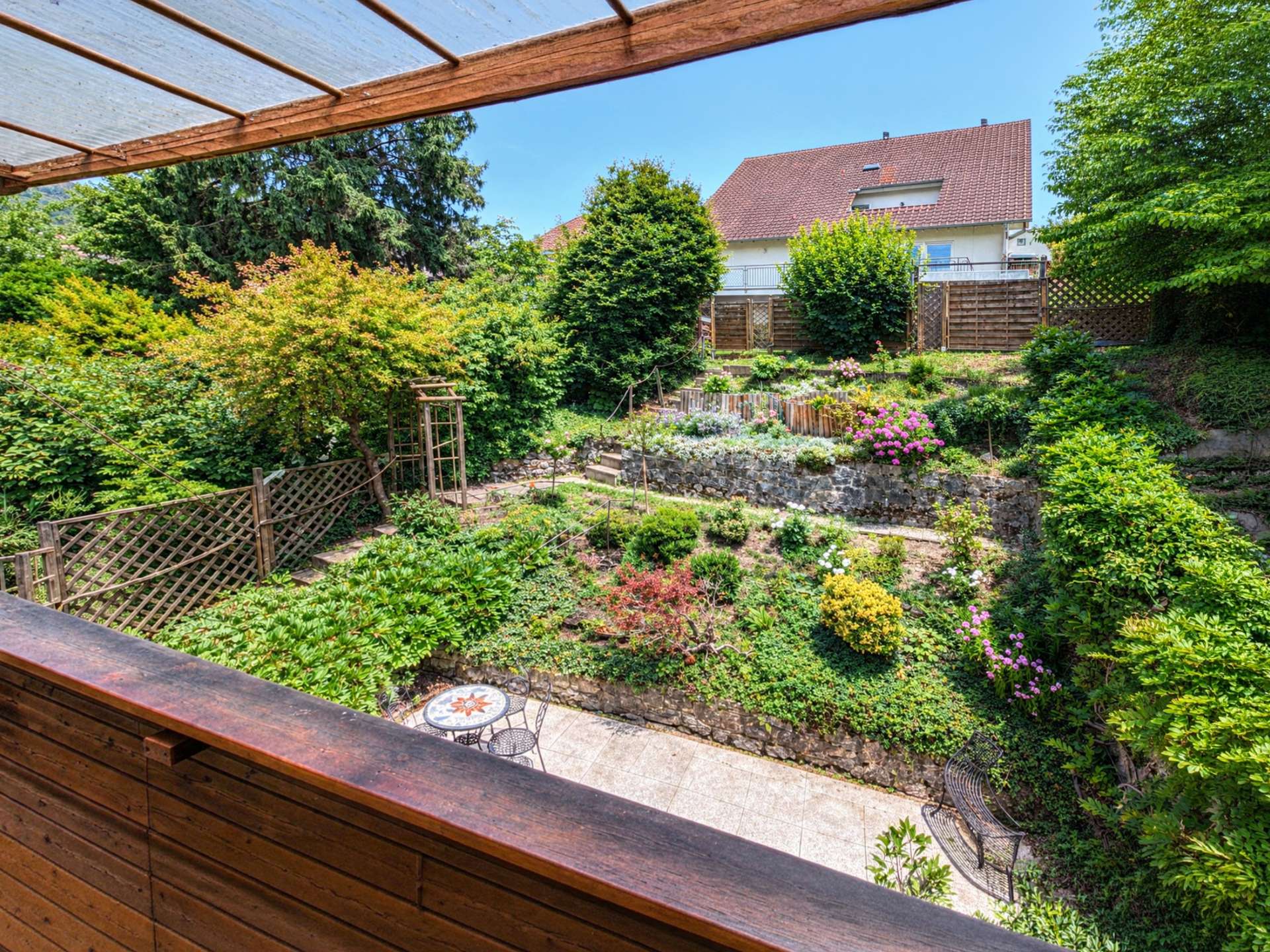 Garten aus Balkonsicht