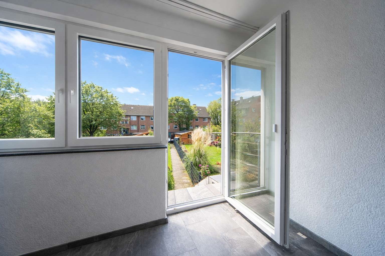 Aussicht und Ausgang EG-Wohnzimmer-Garten