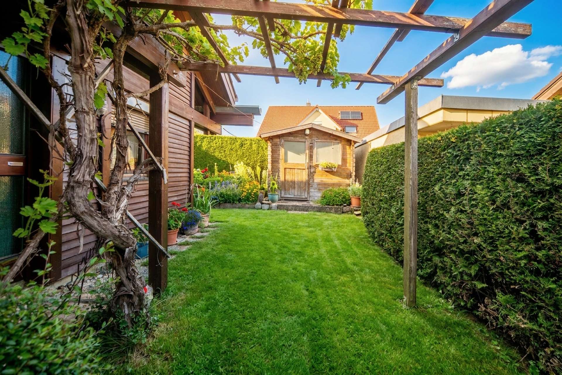 Garten mit Hauseingang